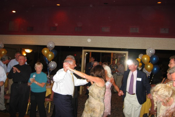 ../image/joan's reunion,joe tomaselli dancing 9,2005 081.jpg
